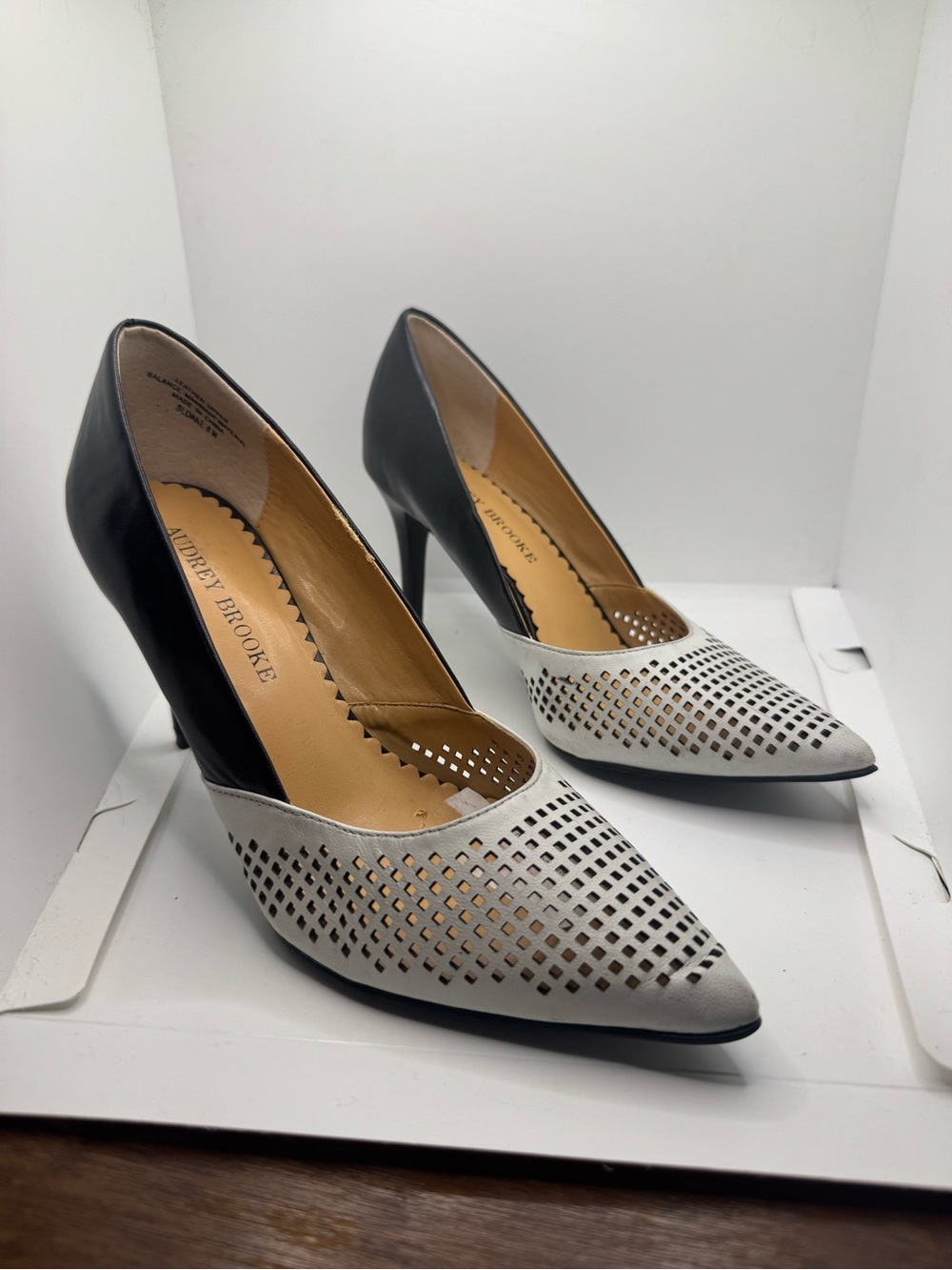 Audrey BrookeVintage Black/White 3” Heel Dress Shoe 8 Sloan /Leather Upper